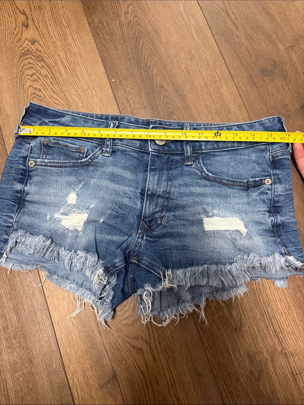 Express Shorts - Picture 2 of 6